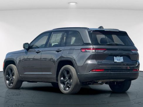Used 2024 Jeep Grand Cherokee Limited w/ Black Appearance Package AWD/4WD image 8