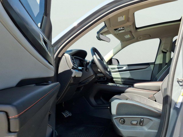 Certified 2024 Volkswagen Atlas Peak Edition SE AWD/4WD image 18