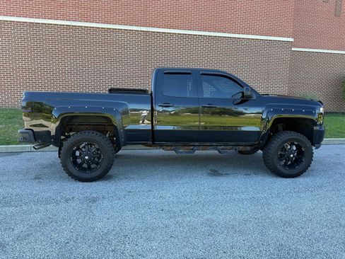 Used 2017 Chevrolet Silverado 1500 Custom w/ Custom Convenience Package AWD/4WD image 17