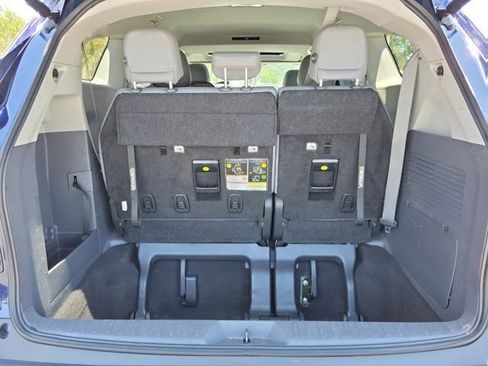 Used 2024 Toyota Sienna XLE FWD image 6