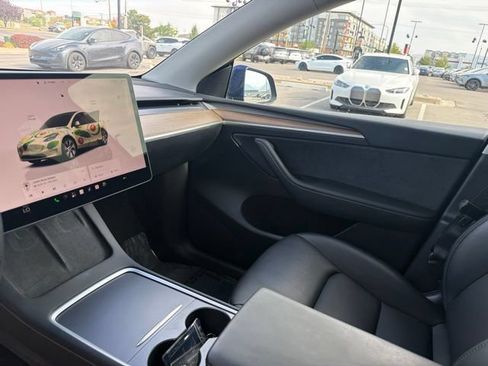 Used 2022 Tesla Model Y Long Range AWD/4WD image 22