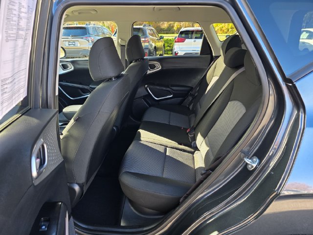 Certified 2025 Kia Soul LX w/ LX Technology Package FWD image 17