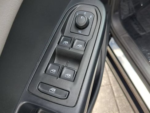 Used 2024 Volkswagen Taos SE FWD image 17