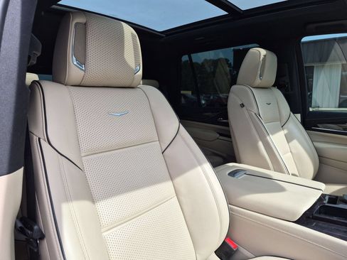 Certified 2023 Cadillac Escalade Premium Luxury w/ Performance Package AWD/4WD image 48