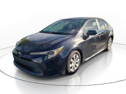 Used 2024 Toyota Corolla LE FWD image 3