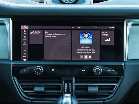 Used 2023 Porsche Macan Turbo image 15