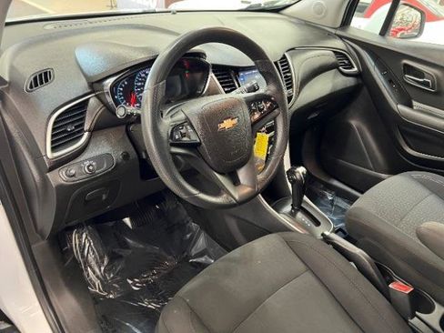 Used 2020 Chevrolet Trax LS w/ Tint and Cruise Package AWD/4WD image 7