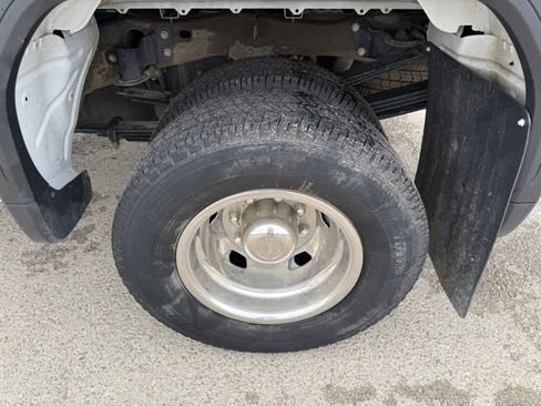 Used 2024 GMC Sierra 3500 Pro w/ Convenience Package image 5