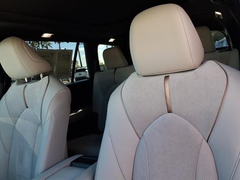 Used 2024 Toyota Grand Highlander AWD Hybrid image 27