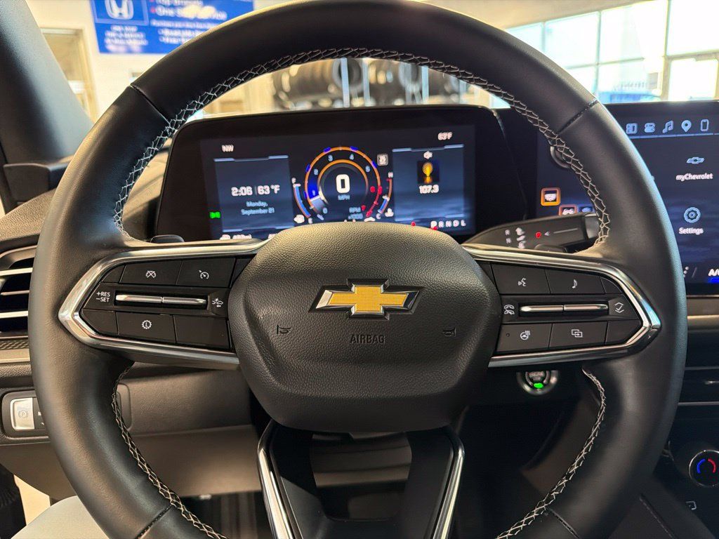 Used 2026 Chevrolet Traverse LT w/ Driver Confidence Package AWD/4WD image 17