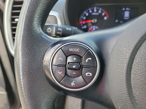 Used 2022 Kia Soul LX image 12