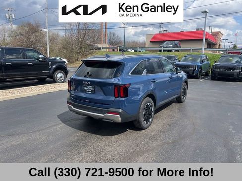 Certified 2025 Kia Sorento S w/ Panoramic Sunroof Package FWD image 11
