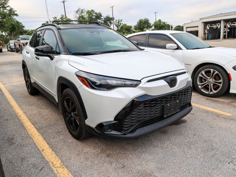 Used 2025 Toyota Corolla Cross AWD Hybrid image 6