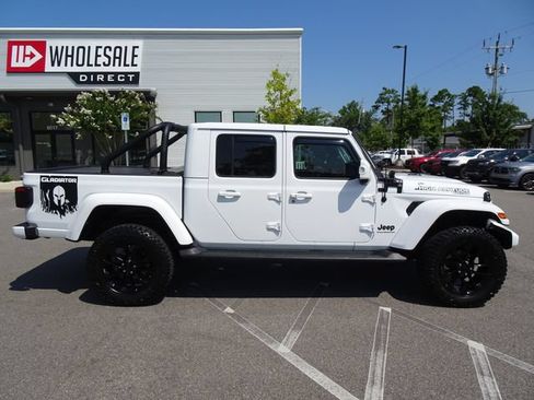 Used 2023 Jeep Gladiator Overland AWD/4WD image 3