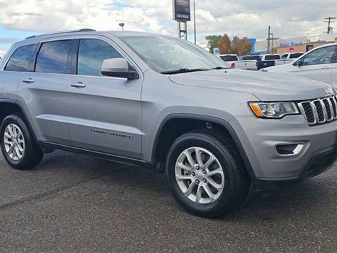Used 2021 Jeep Grand Cherokee Laredo X image 2