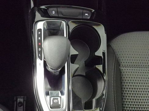 Certified 2025 Chevrolet Trax LT w/ LT Convenience Package image 17