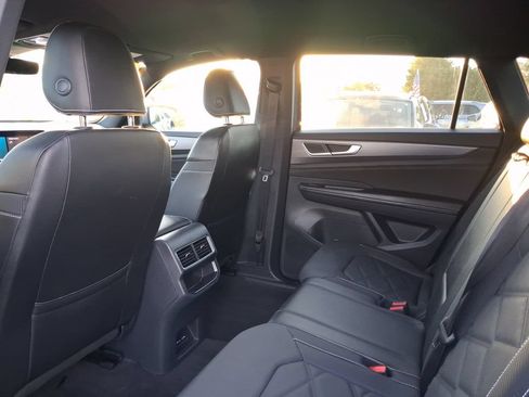 Certified 2024 Volkswagen Atlas Cross Sport SE FWD image 7
