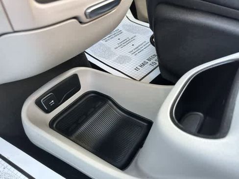 Used 2024 Chrysler Pacifica Touring-L FWD image 23
