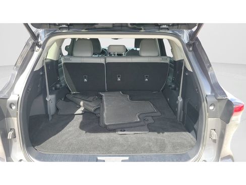 Used 2023 Toyota Highlander XLE FWD image 9