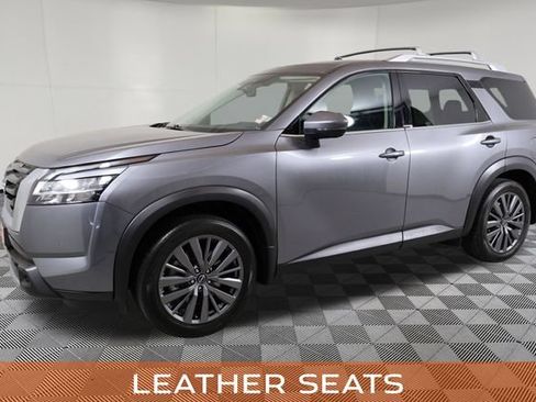 Used 2024 Nissan Pathfinder SL w/ SL Premium Package FWD image 11