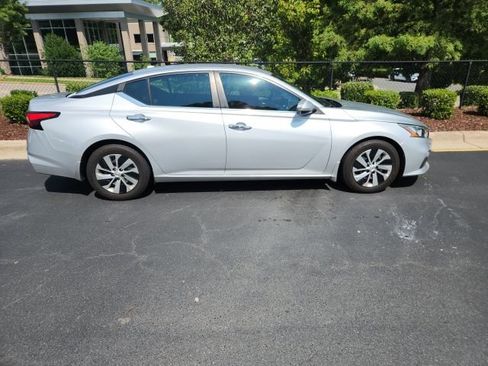 Used 2020 Nissan Altima 2.5 S FWD image 17