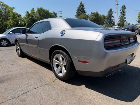 Used 2015 Dodge Challenger SXT w/ Driver Convenience Group RWD image 5