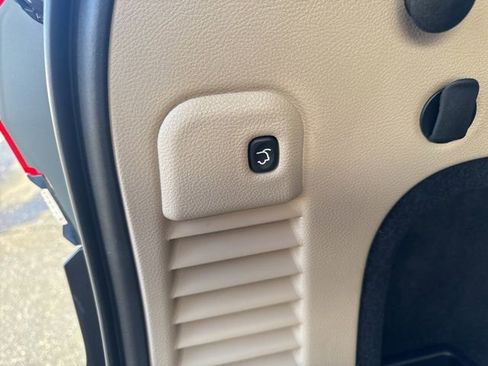 Used 2019 Jeep Grand Cherokee Limited image 12