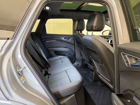 Used 2025 Audi Q4 e-tron Premium w/ Convenience Package image 29