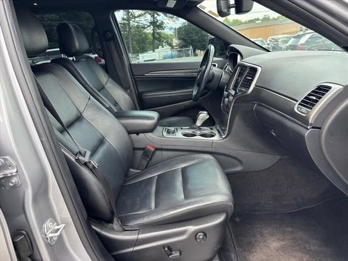 Used 2018 Jeep Grand Cherokee Limited AWD/4WD image 13