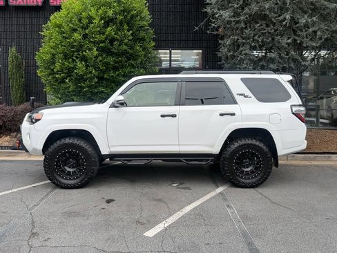 Used 2017 Toyota 4Runner TRD Off-Road Premium AWD/4WD image 9