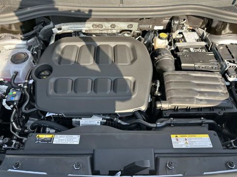 New 2025 Volkswagen Tiguan SE image 11