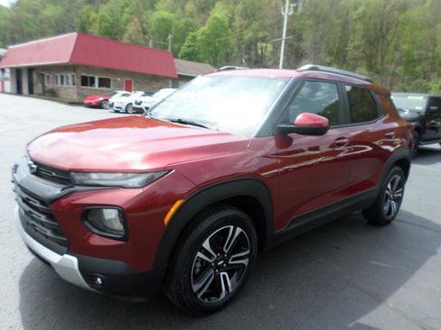 Used 2022 Chevrolet TrailBlazer LT w/ LPO, Blackout Package AWD/4WD image 3