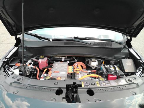 Used 2023 Chevrolet Bolt EUV Premier w/ Sun & Sound Package FWD image 4