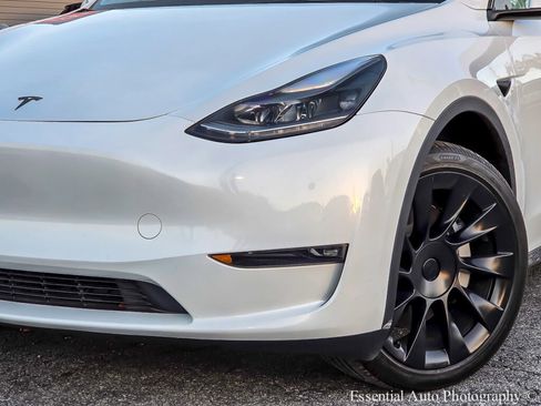 Used 2023 Tesla Model Y Long Range image 37