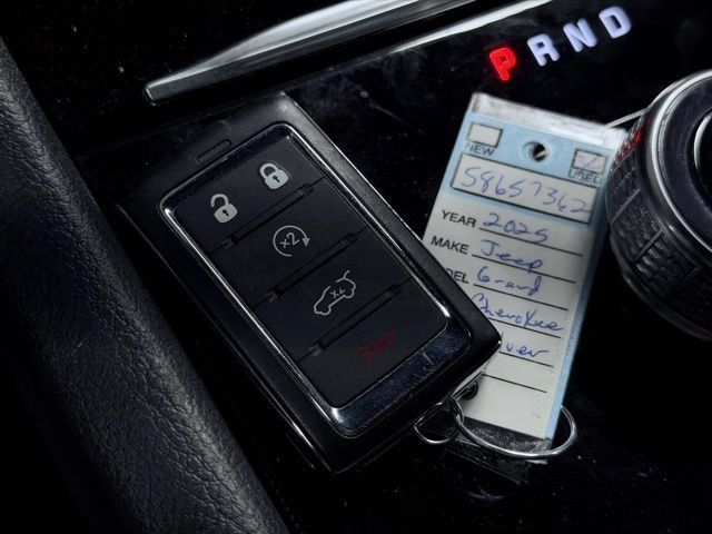 Used 2025 Jeep Grand Cherokee Altitude AWD/4WD image 36