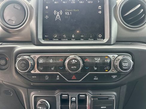 Used 2023 Jeep Gladiator Sport AWD/4WD image 43