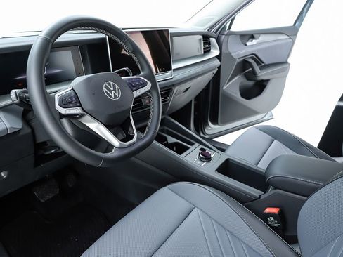 New 2026 Volkswagen Tiguan SE image 58