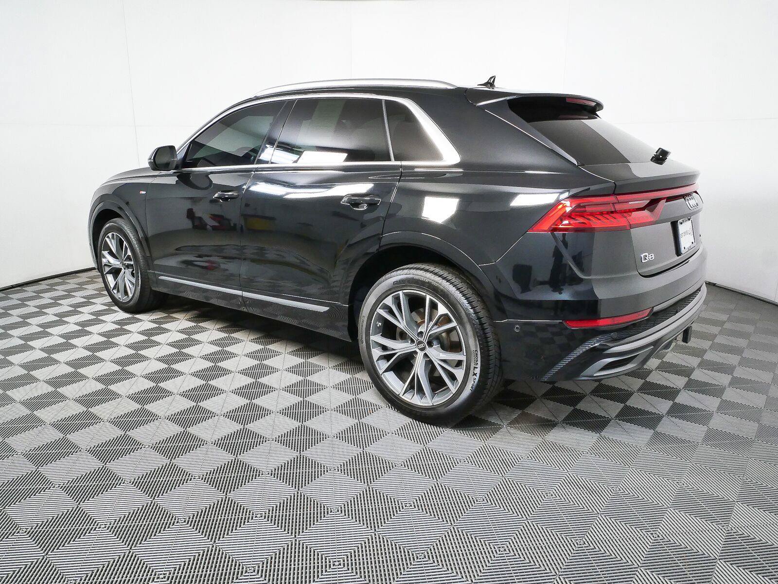 Used 2023 Audi Q8 Premium Plus w/ Premium Plus Package AWD/4WD image 32