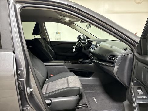 Used 2024 Nissan Rogue SV FWD image 21