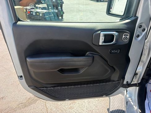 Used 2024 Jeep Wrangler Unlimited w/ Convenience Group AWD/4WD image 27