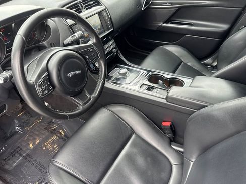 Used 2017 Jaguar XE Premium RWD image 9