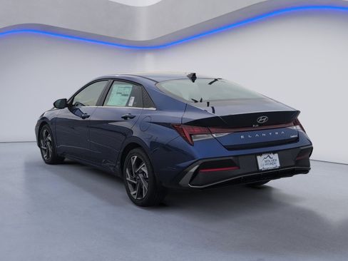 New 2026 Hyundai Elantra Limited image 3