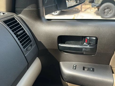 Used 2011 Toyota Sequoia SR5 AWD/4WD image 41