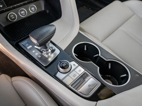 Used 2025 Genesis G70 2.5T image 19