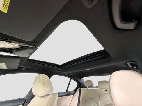 Certified 2024 BMW 330i Sedan w/ Convenience Package RWD image 21