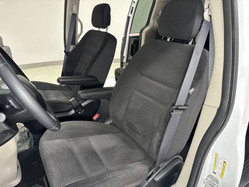 Used 2017 Dodge Grand Caravan SE w/ Power Window Group FWD image 14
