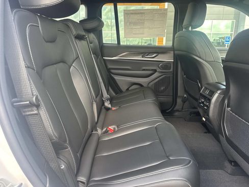 New 2026 Jeep Grand Cherokee Limited AWD/4WD image 9