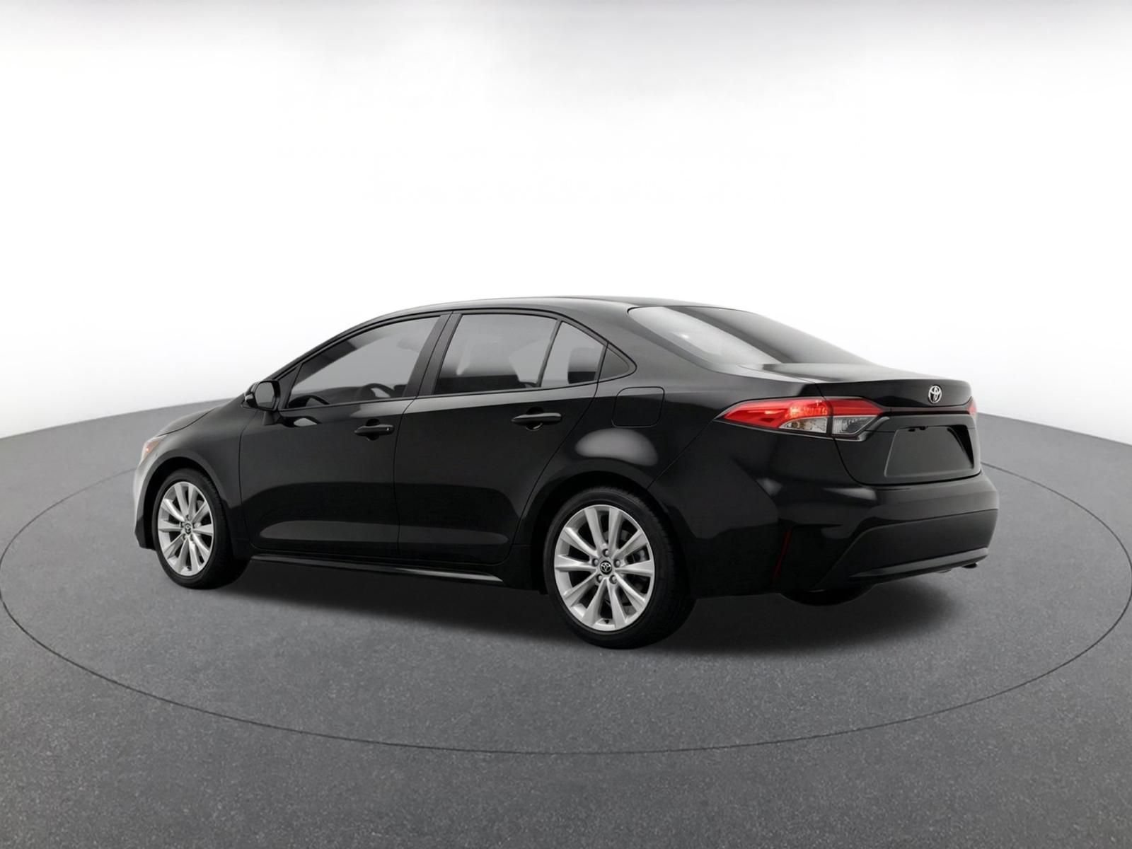 Used 2025 Toyota Corolla LE FWD image 6