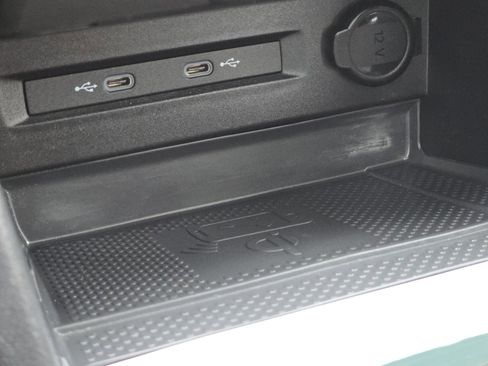 Certified 2024 Volkswagen Taos SE w/ Panoramic Sunroof Package AWD/4WD image 24