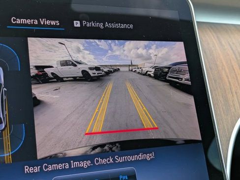 Used 2025 Mercedes-Benz C 300 4MATIC Sedan image 17